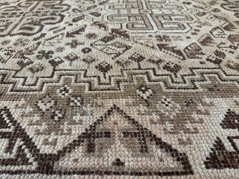 Persian Shiraz Rug | 5' 5” x 7' 11