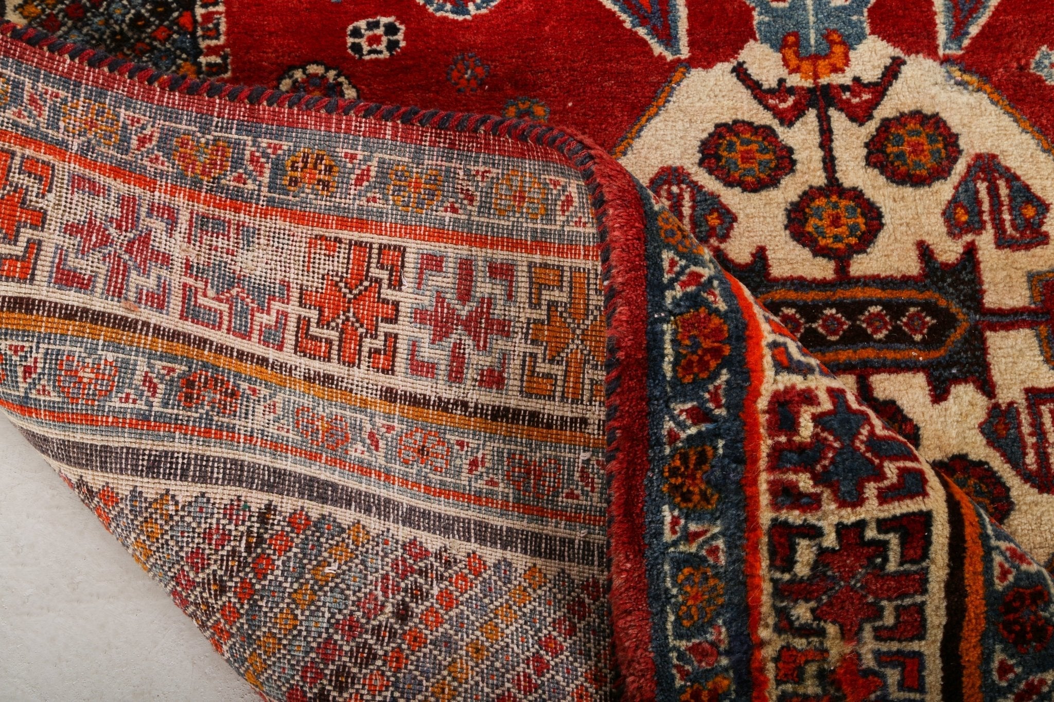 Persian Shiraz Rug | 5' 8