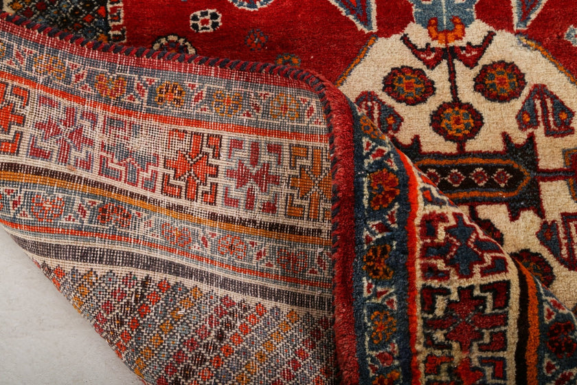 Persian Shiraz Rug | 5' 8