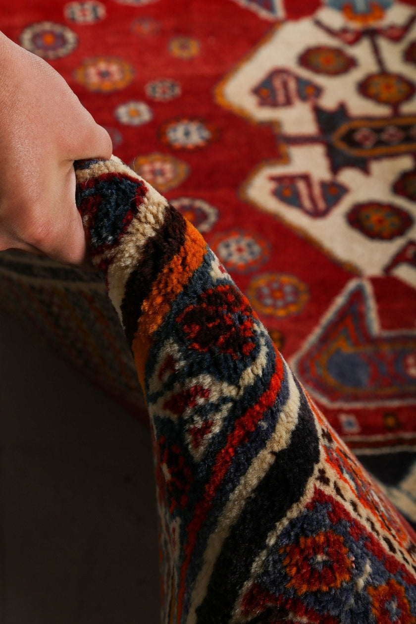 Persian Shiraz Rug | 5' 8