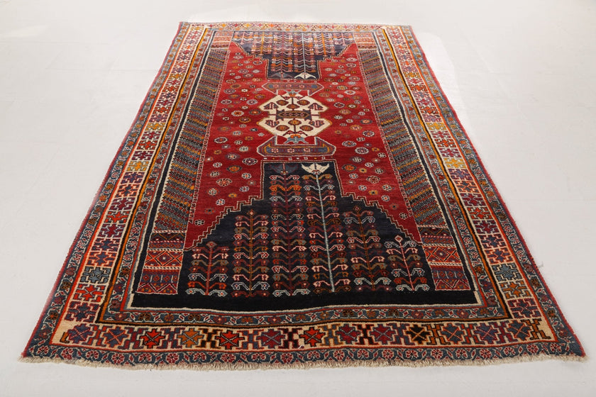 Persian Shiraz Rug | 5' 8