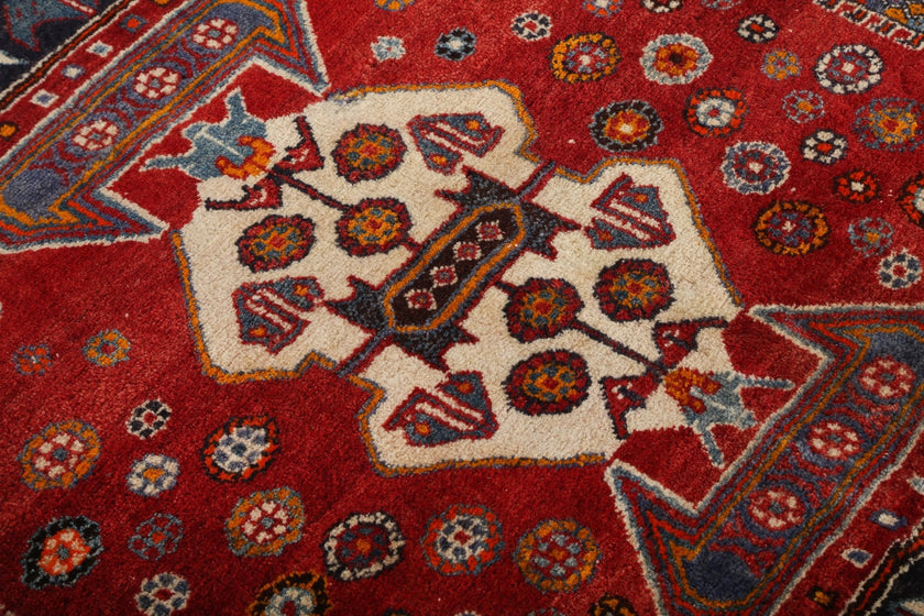 Persian Shiraz Rug | 5' 8