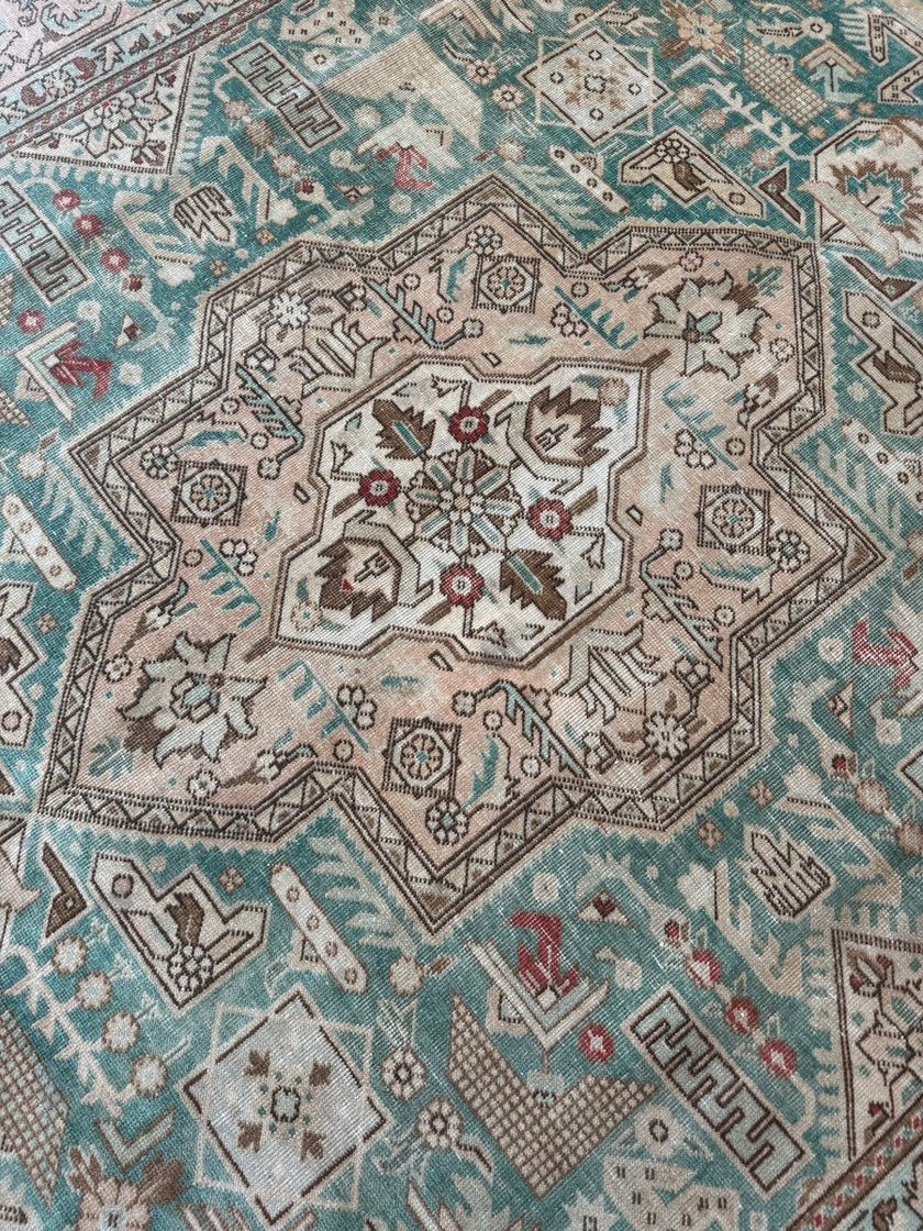 Persian Tabriz Heriz Rug | 6' 6