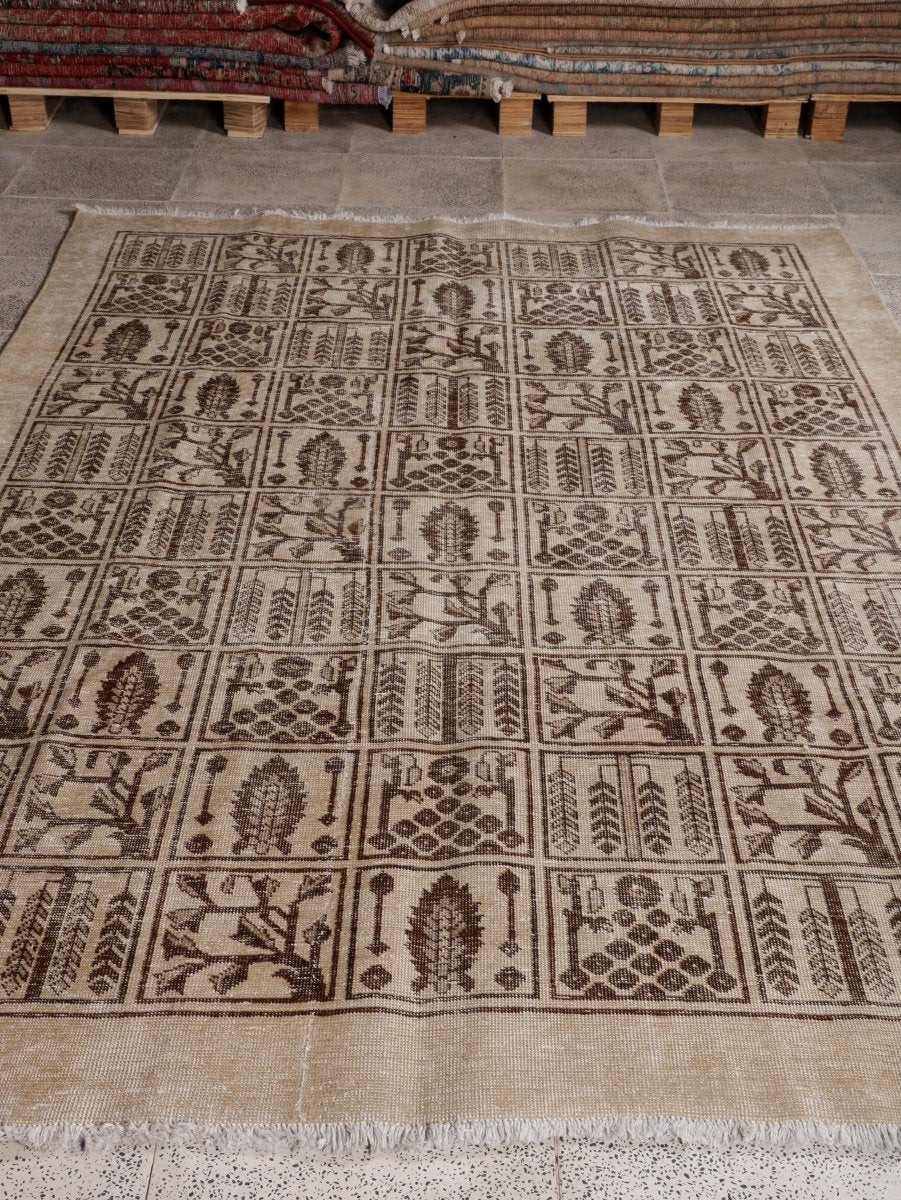Persian Tabriz Rug | 5' 11” x 8' 10