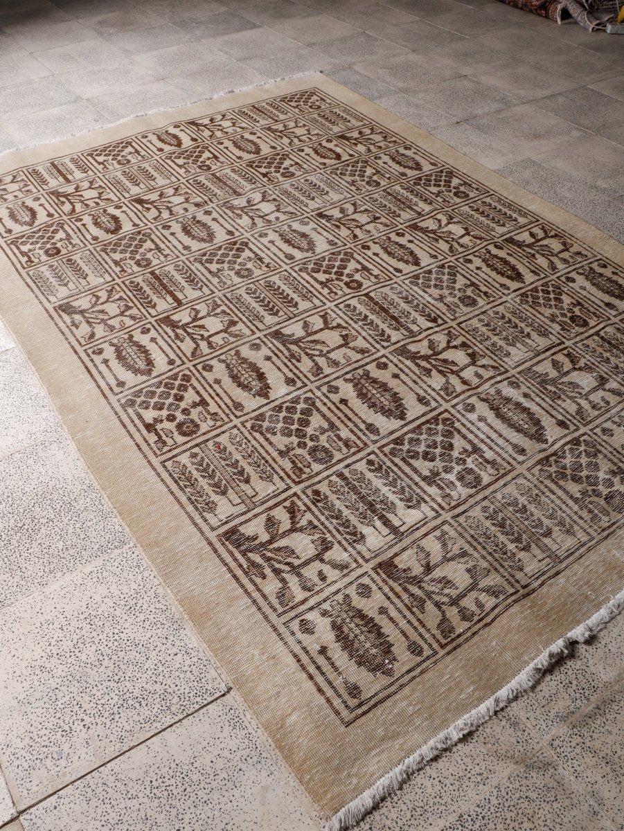 Persian Tabriz Rug | 5' 11” x 8' 10