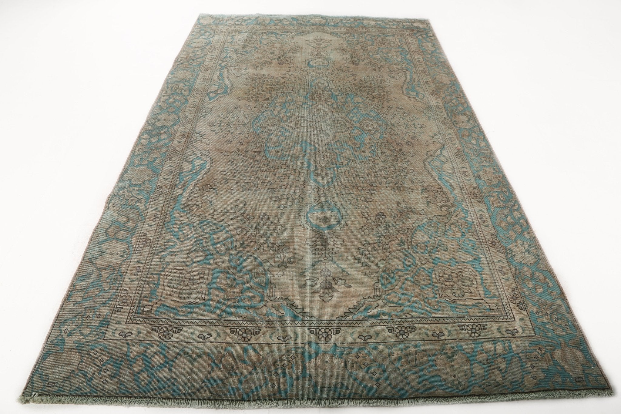 Persian Tabriz Rug | 5' 9