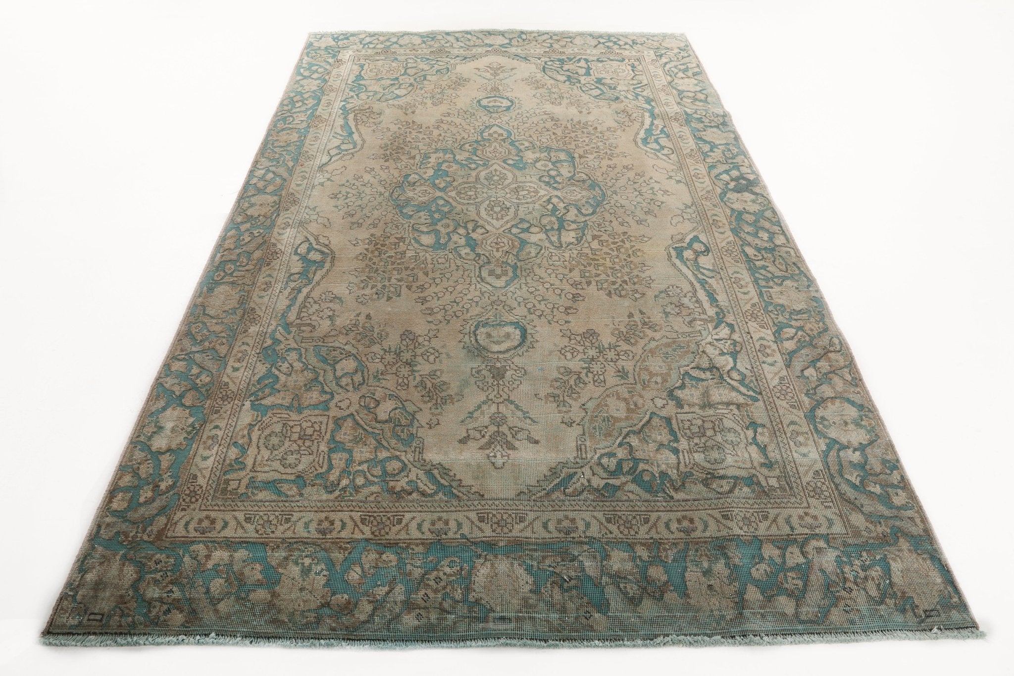 Persian Tabriz Rug | 5' 9
