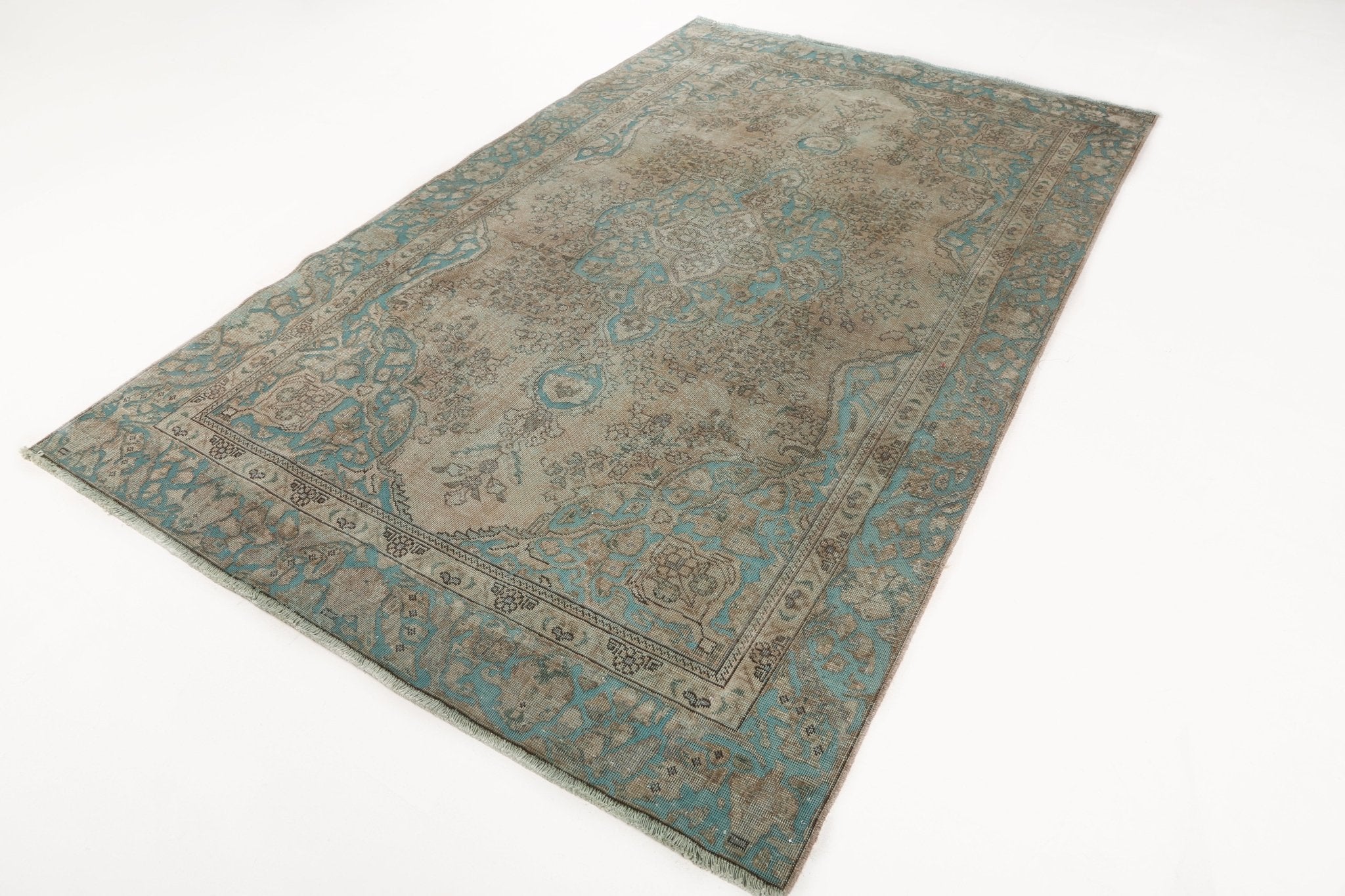 Persian Tabriz Rug | 5' 9