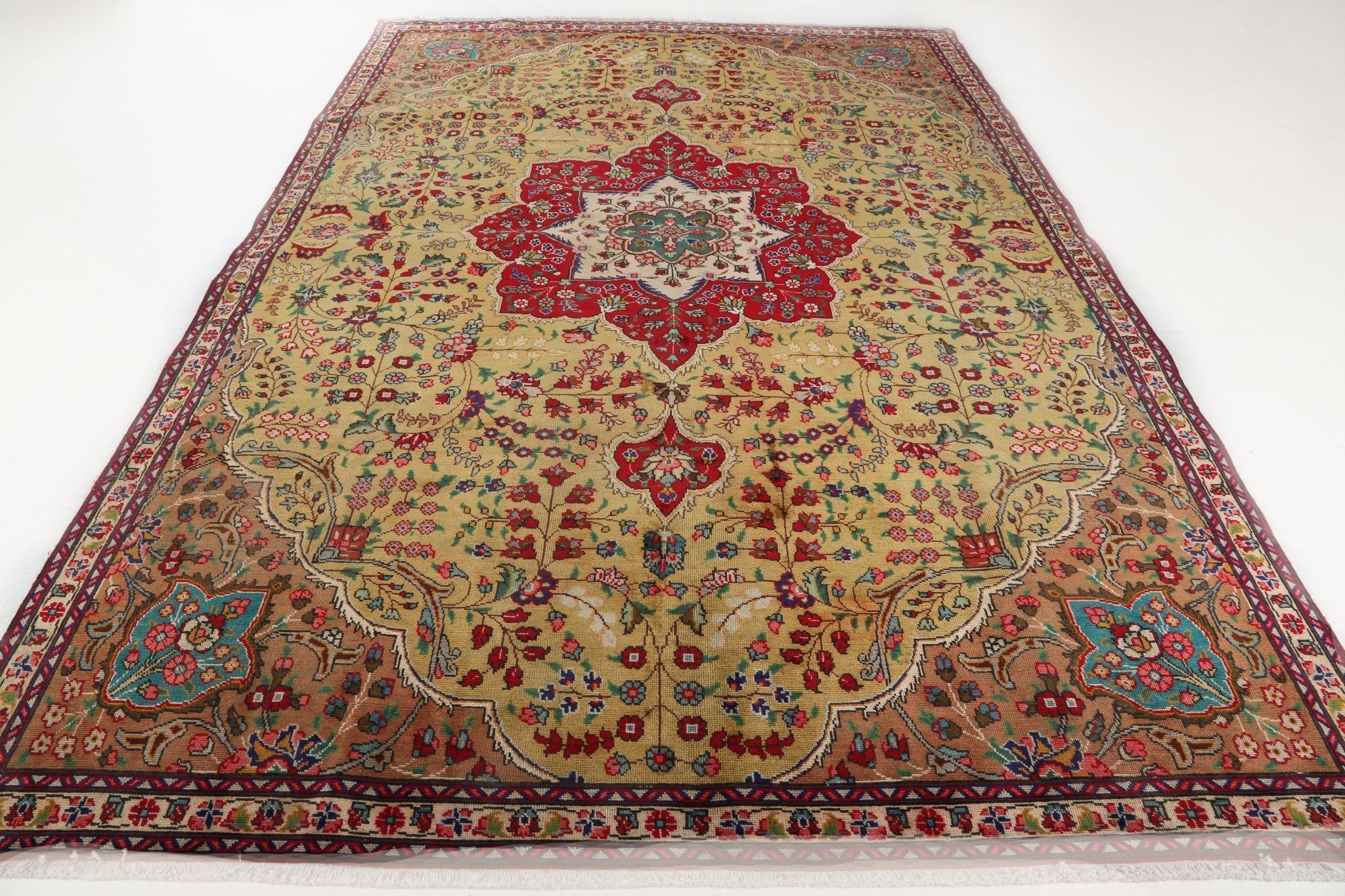 Persian Tabriz Rug | 7' 5