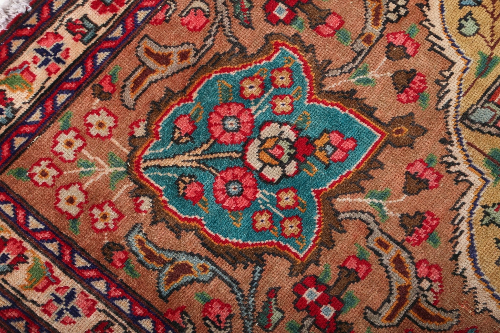 Persian Tabriz Rug | 7' 5