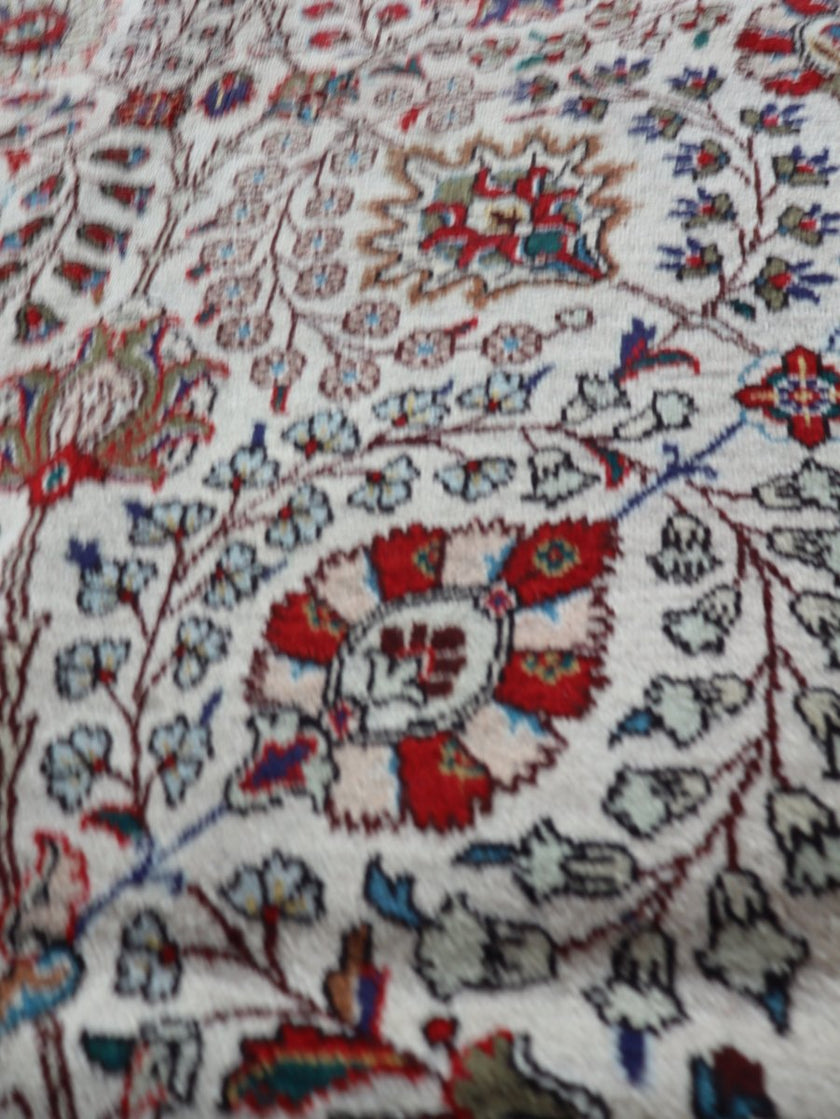 Persian Tabriz Rug | 9' 10