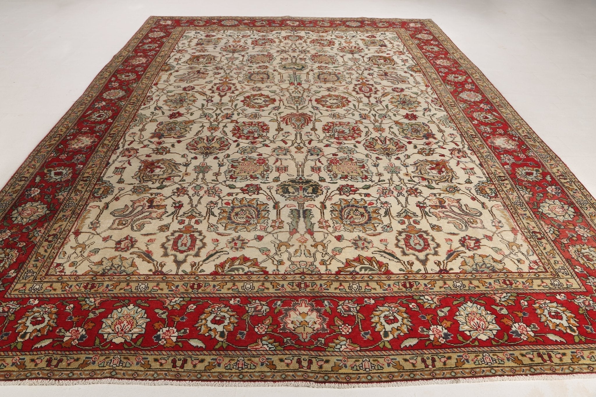 Persian Tabriz Rug | 9' 5