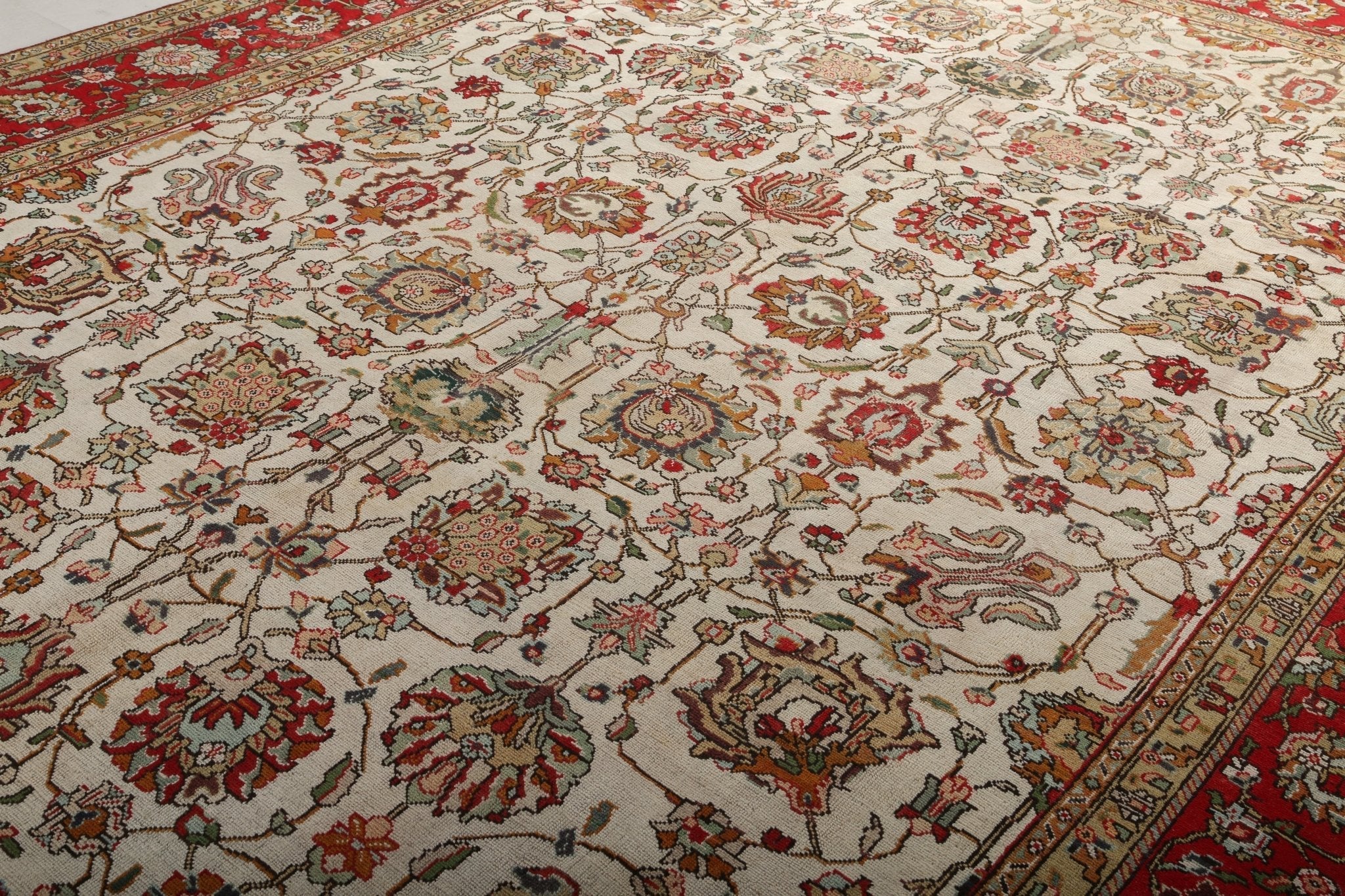 Persian Tabriz Rug | 9' 5