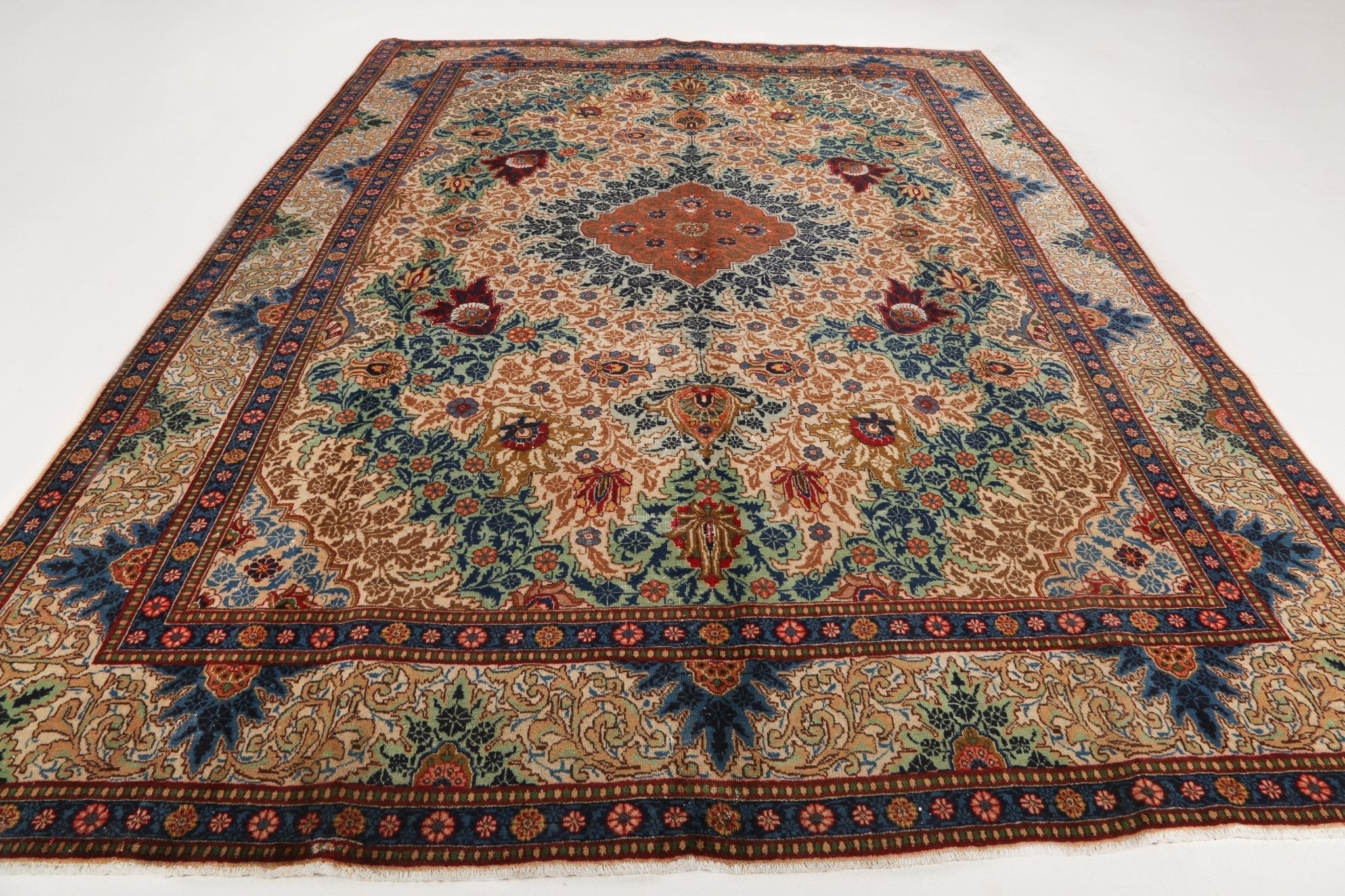 Persian Tabriz Rug | 9' 5