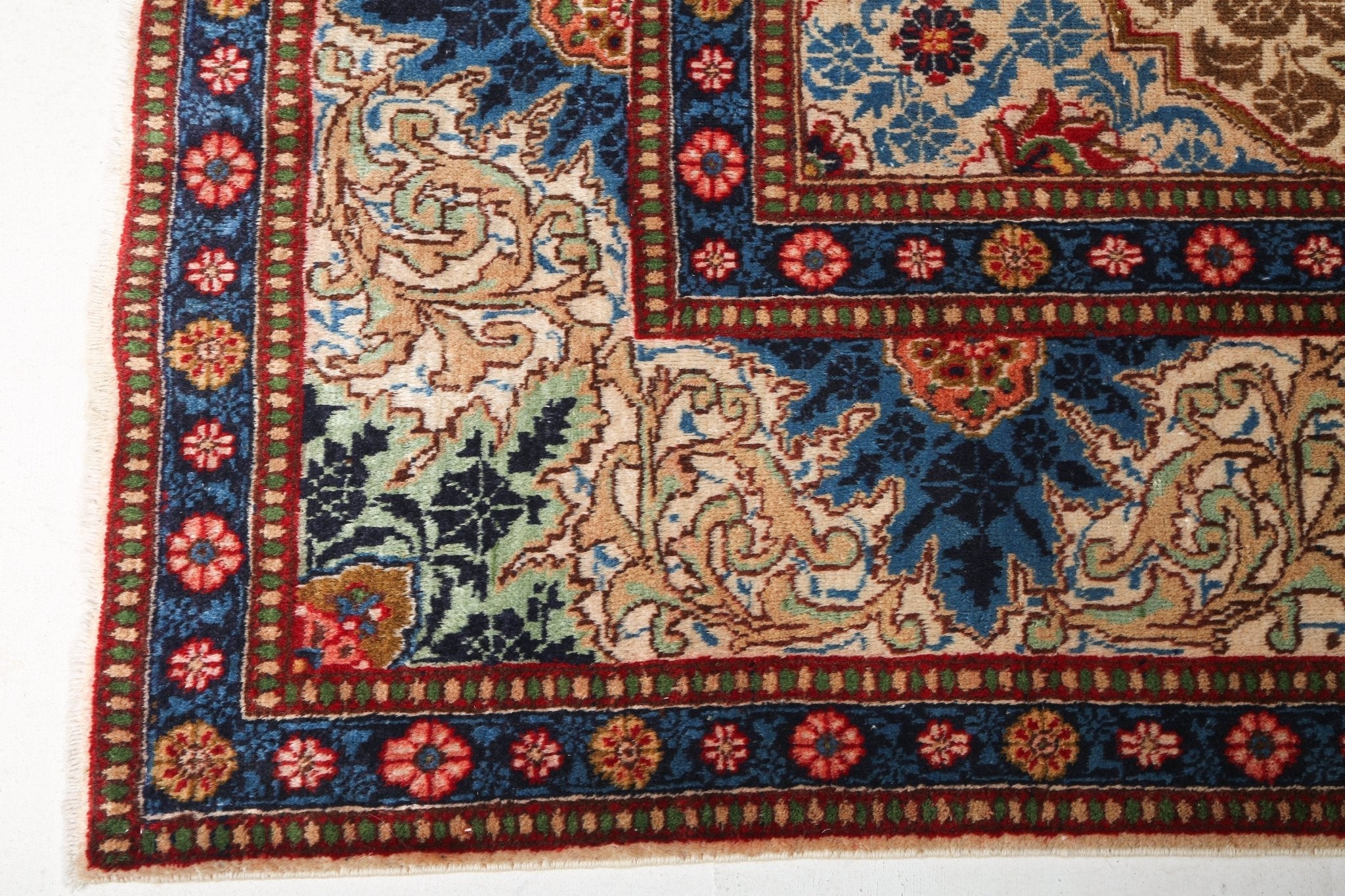 Persian Tabriz Rug | 9' 5