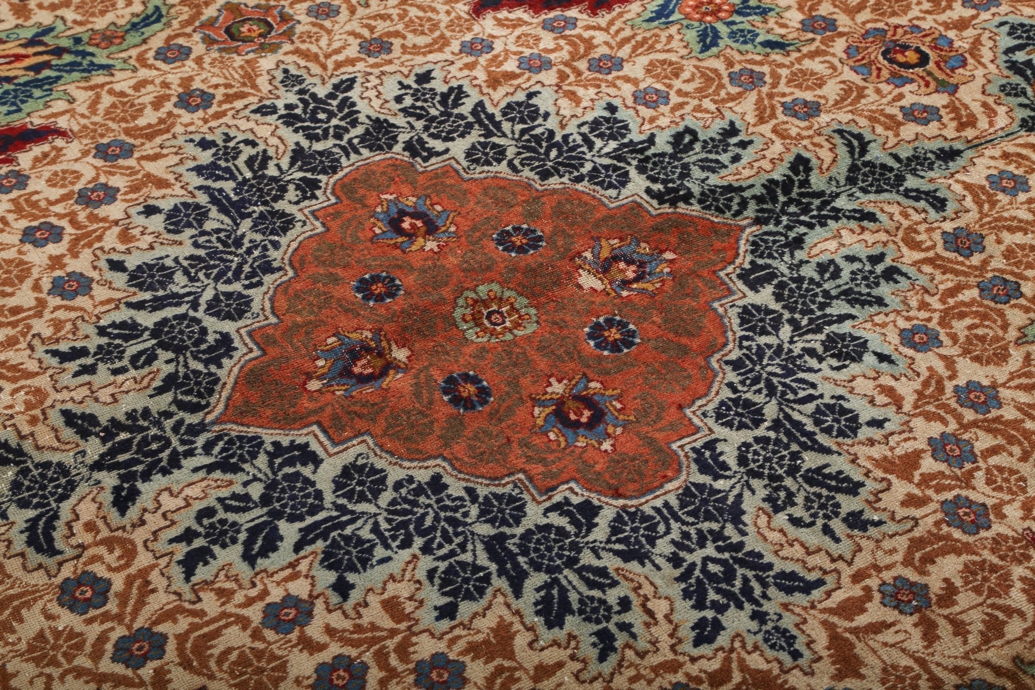Persian Tabriz Rug | 9' 5