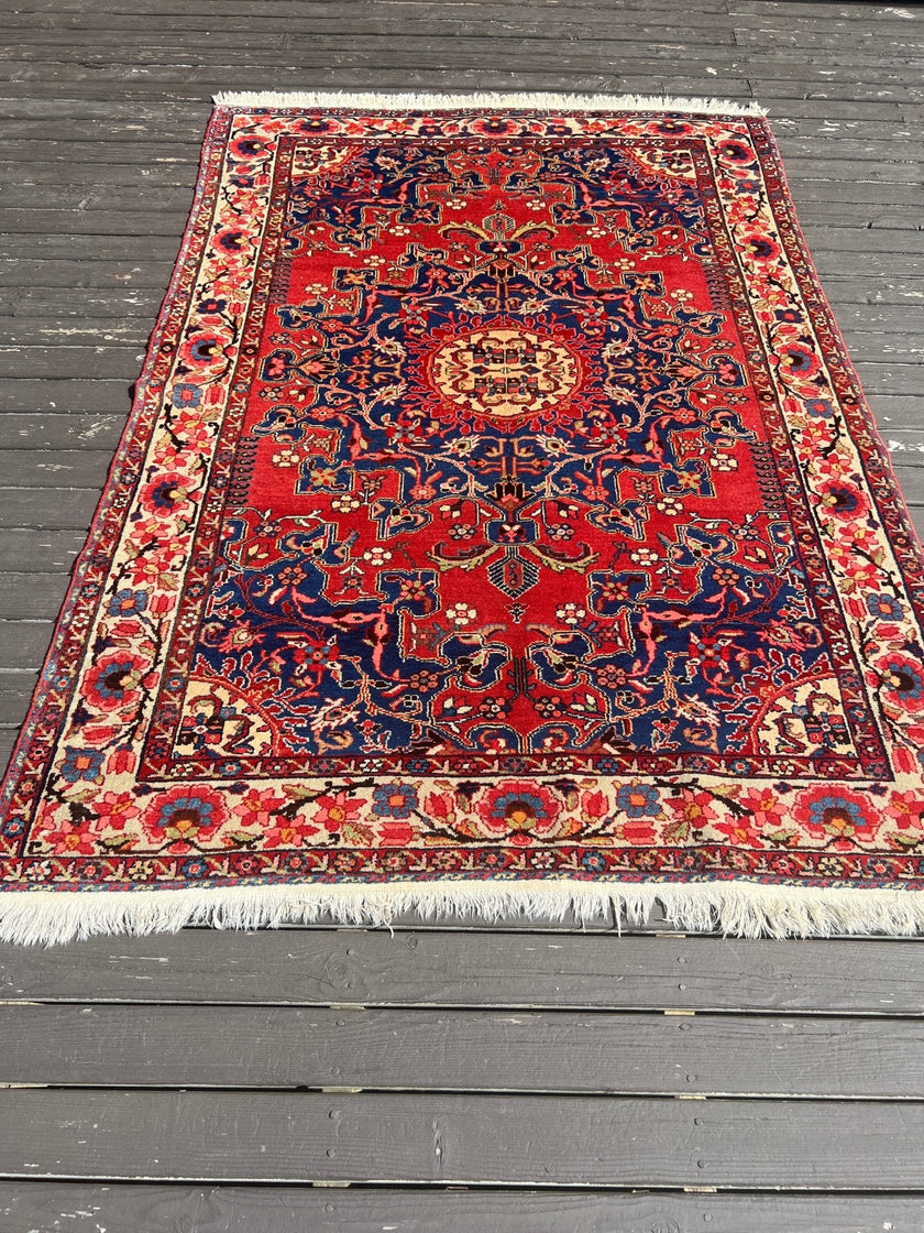 Persian Tafresh Rug | 4' 7
