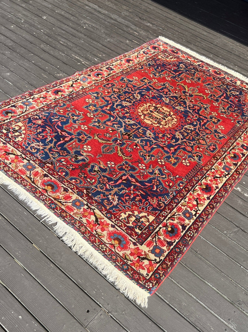 Persian Tafresh Rug | 4' 7