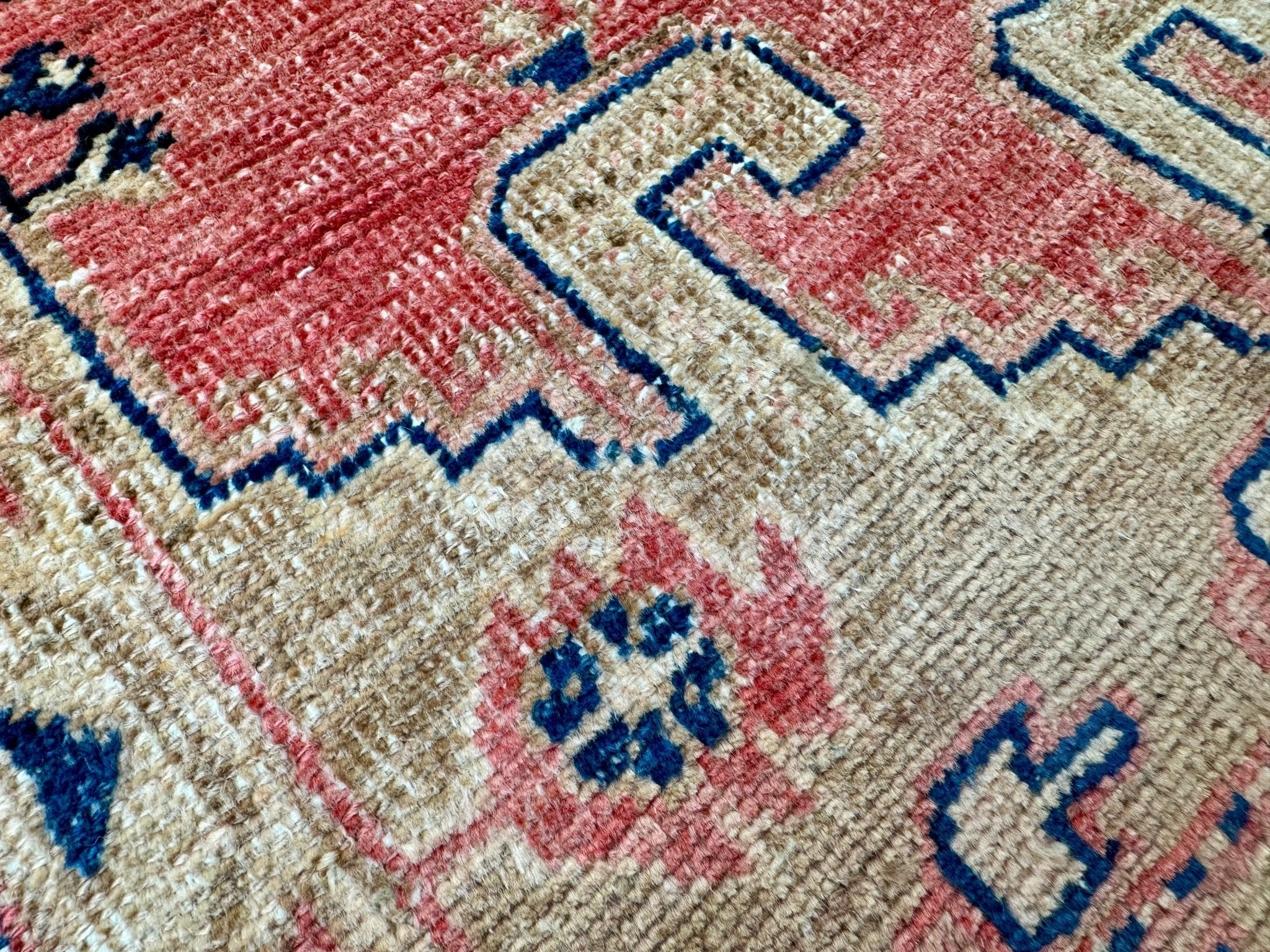 Persian Viss Rug | 4’ x 5'