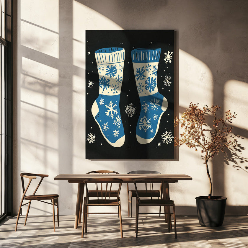 Impression sur toile de chaussettes vintage en tricot bleu sur fond noir.
