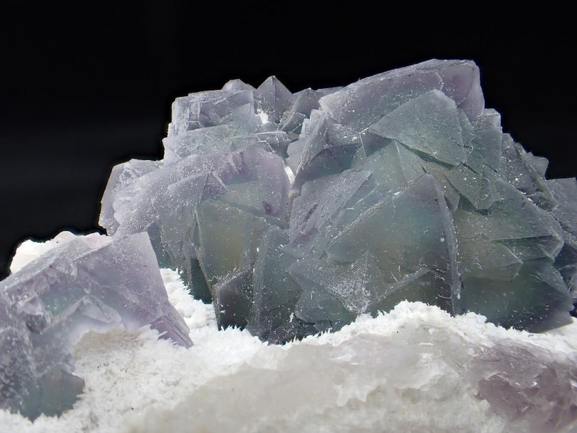 Purple-Cored De’an Fluorite with UV Fluorescence – Jiangxi Province, China