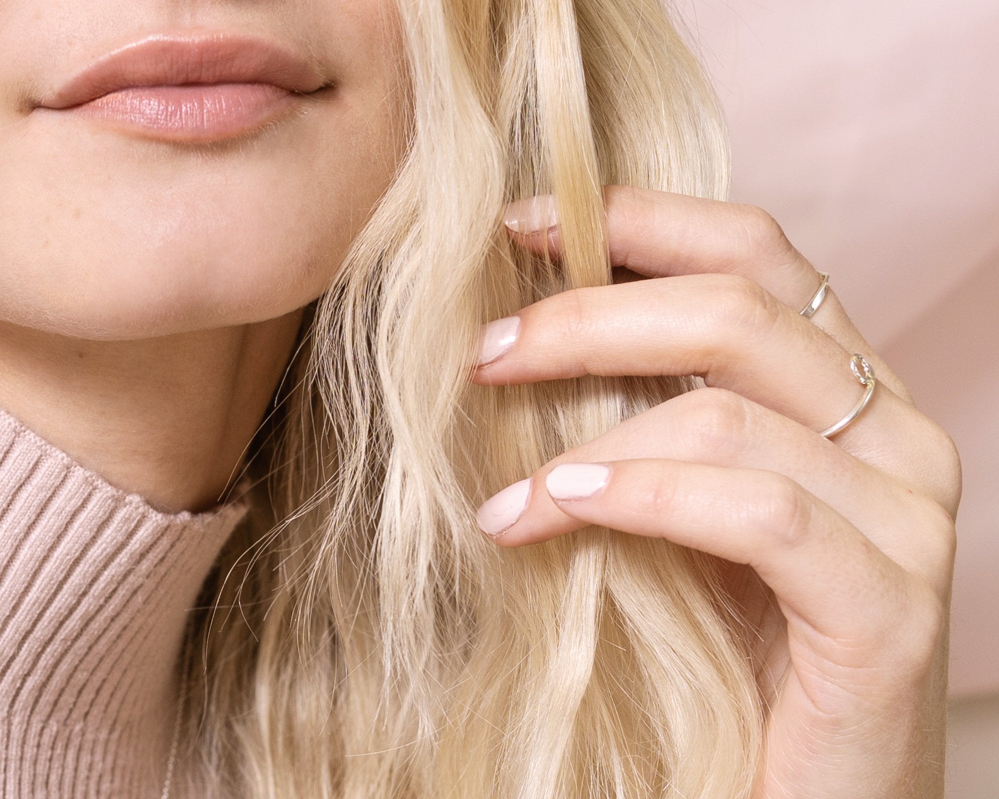 délicate bague avec perle blanche