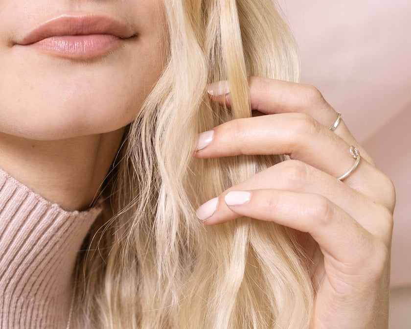délicate bague avec perle blanche