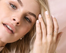 délicate bague avec perle blanche