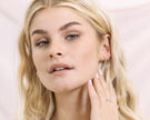 délicate bague avec perle blanche
