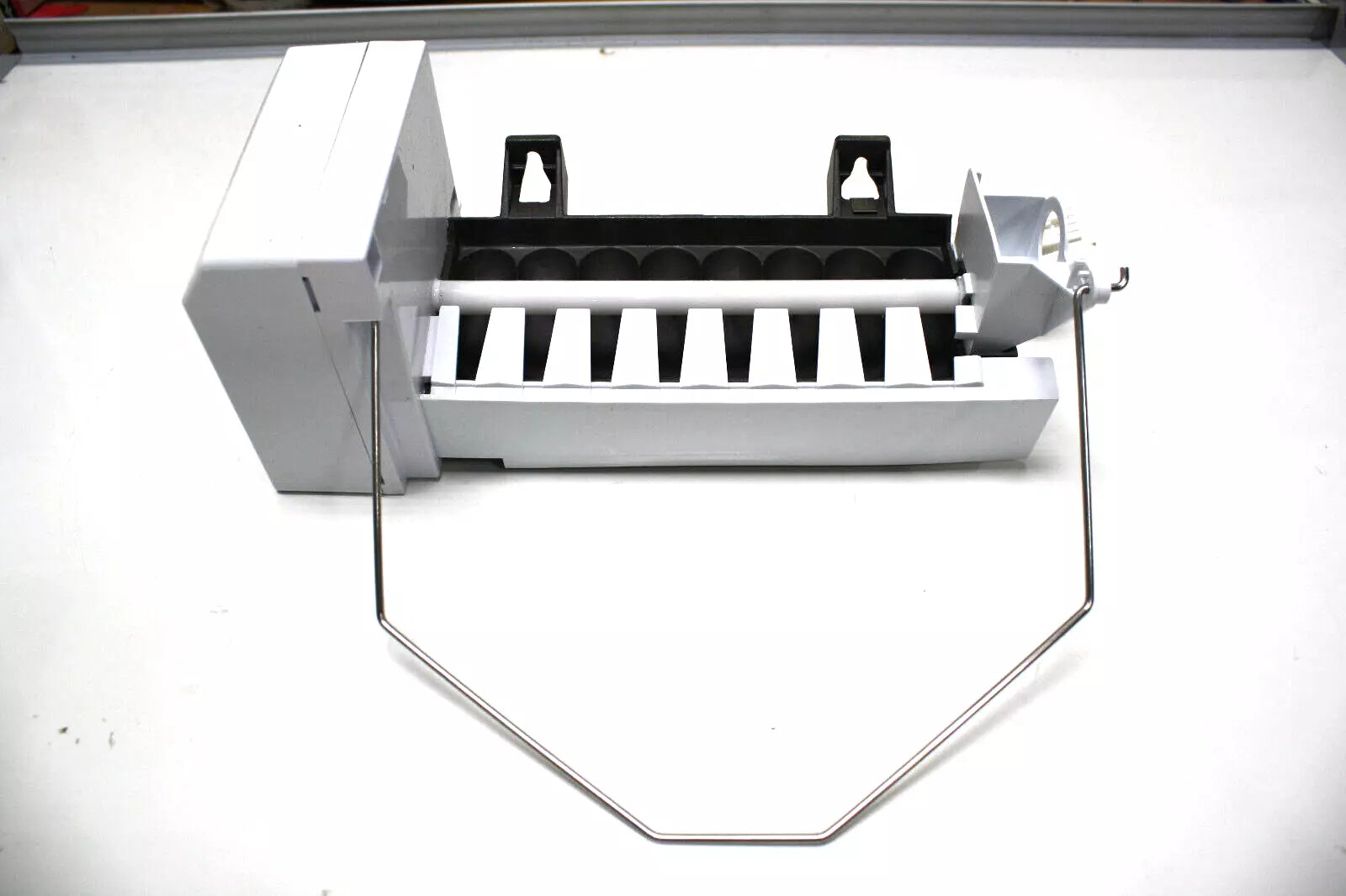Pièce de machine à glaçons pour réfrigérateur Whirlpool W11592795