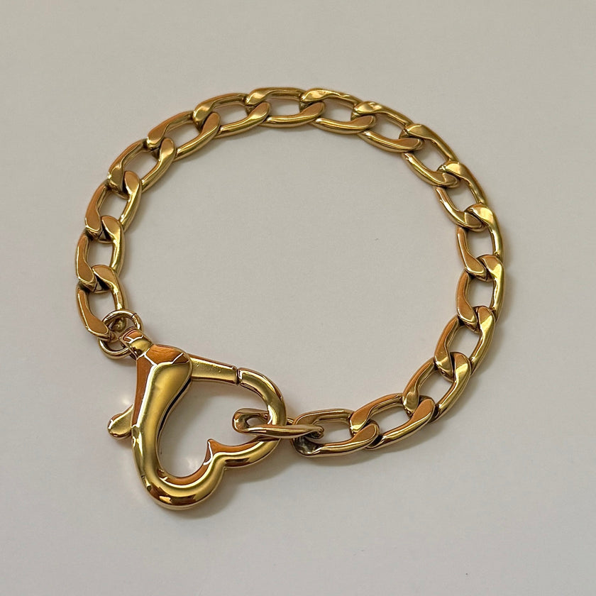 Saiba Heart Clasp Bracelet- Gold