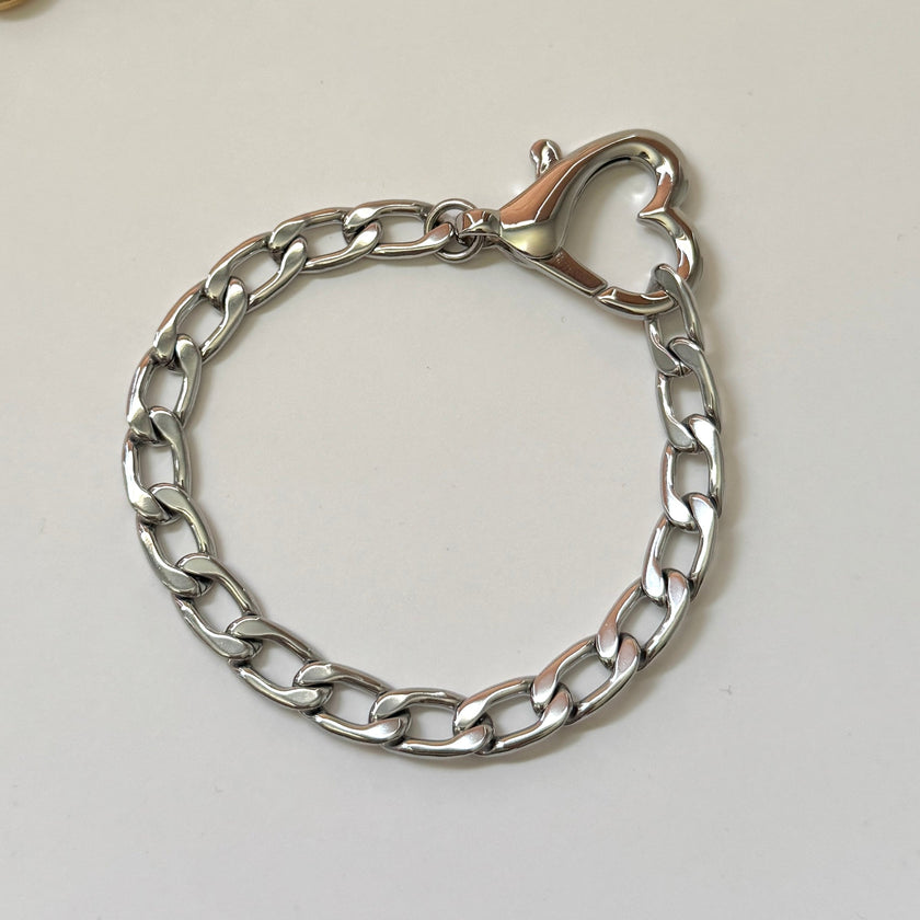 Saiba Heart Clasp Bracelet- Silver