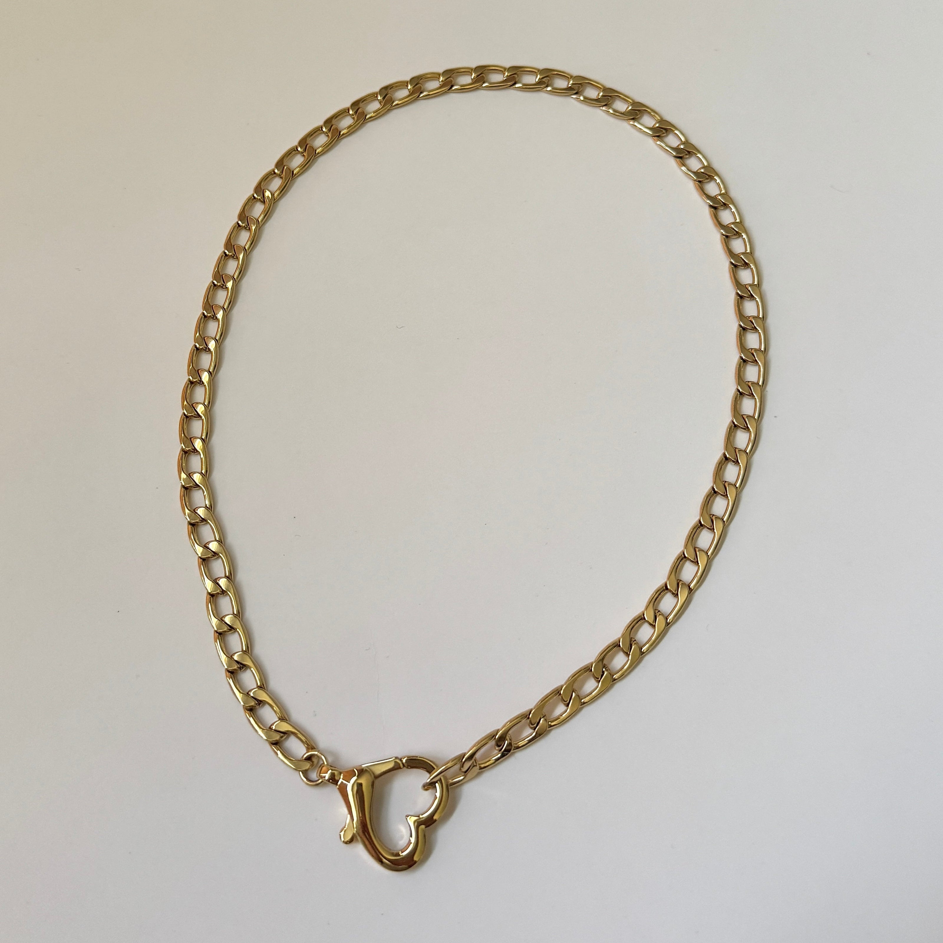 Saiba Heart Clasp Necklace- Gold