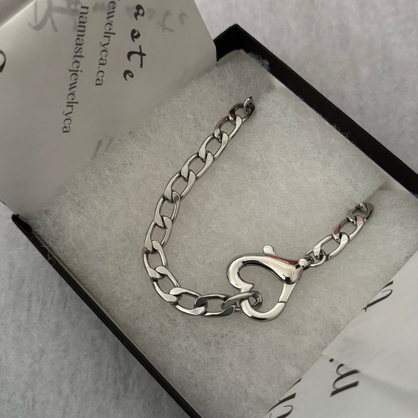 Saiba Heart Clasp Necklace- Silver