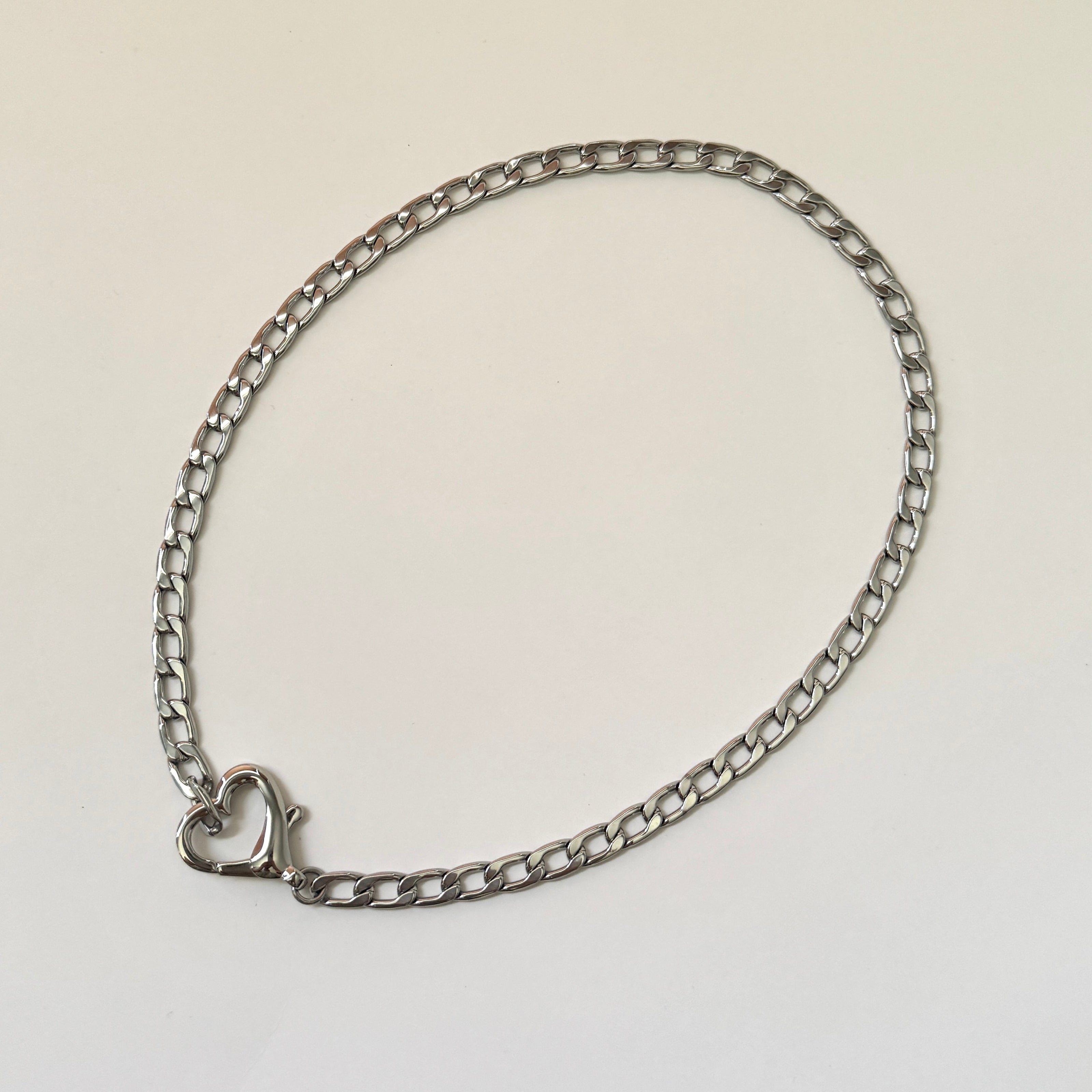Saiba Heart Clasp Necklace- Silver