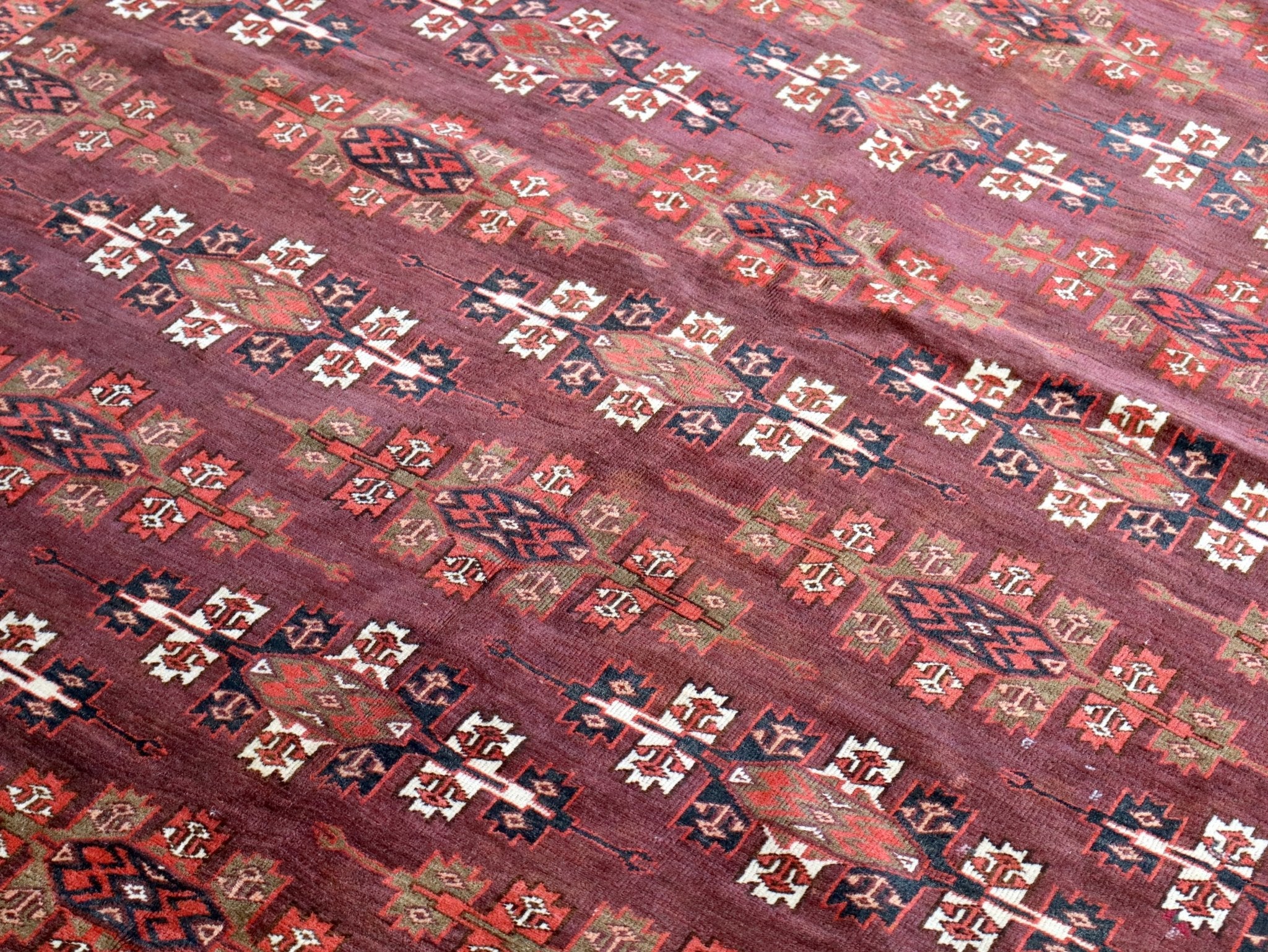 Turkmen Yomut Rug | 6' 10