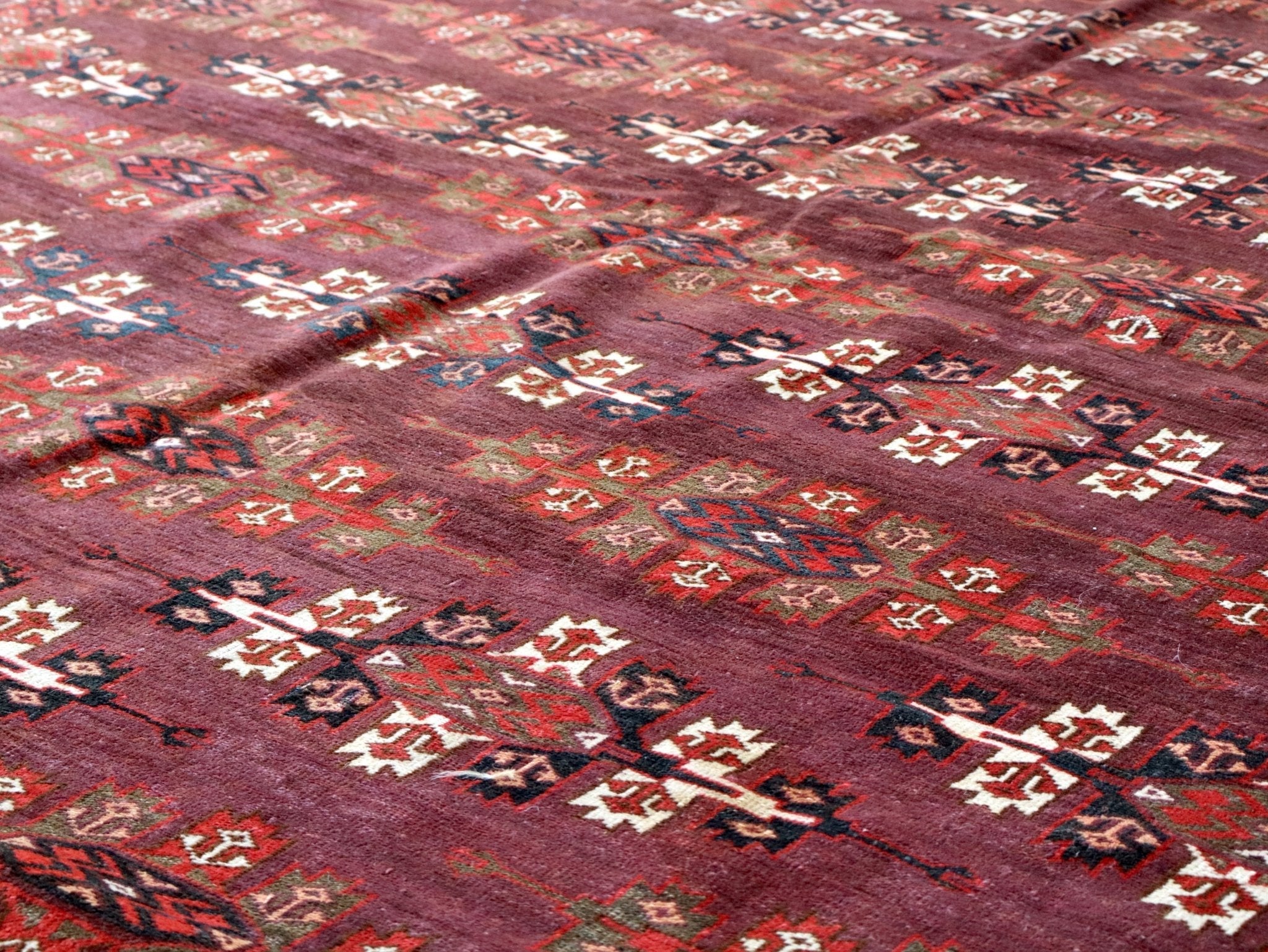 Turkmen Yomut Rug | 6' 10