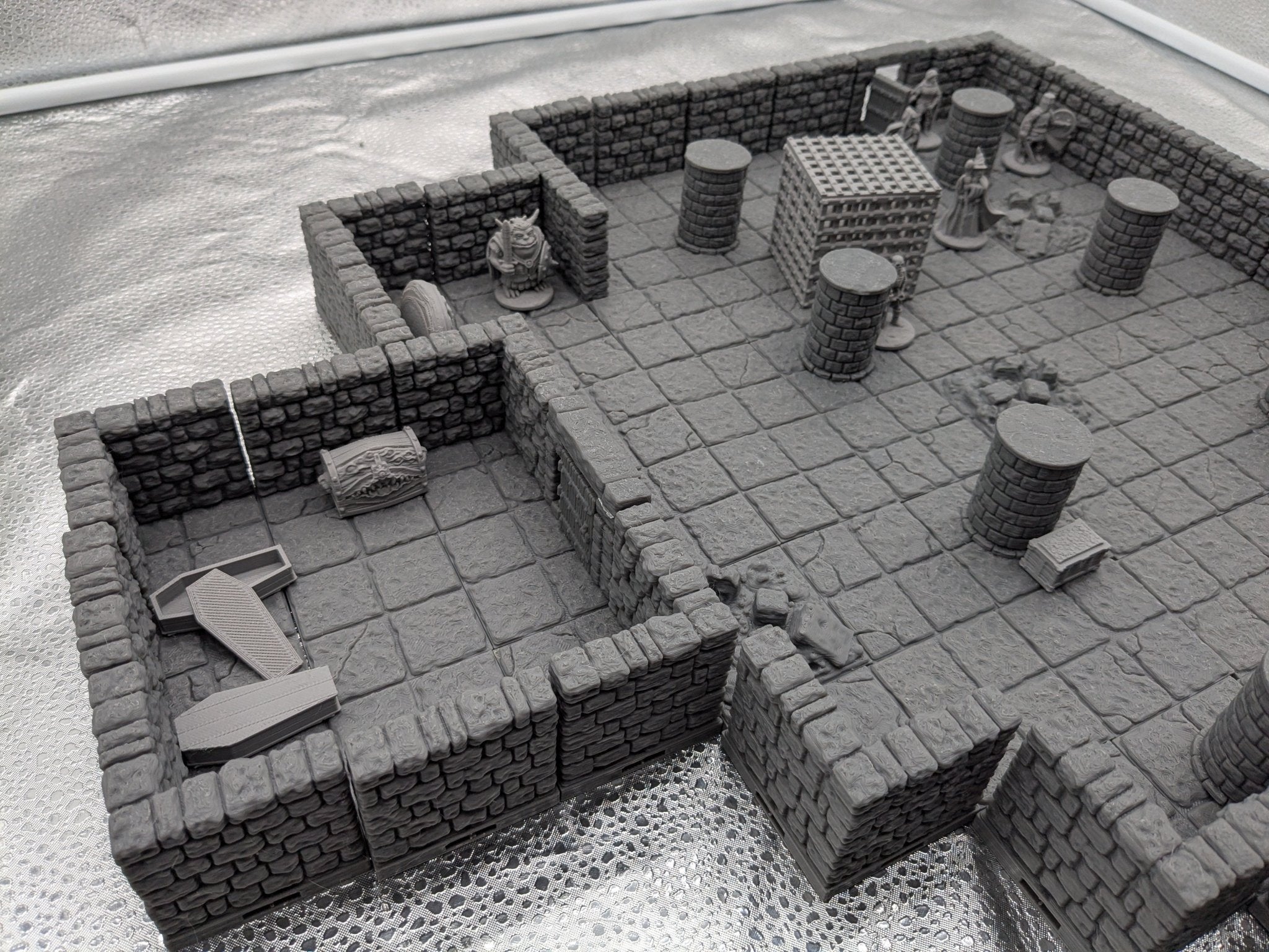 Ultimate 28mm Dungeon Starter Set – 80+ Pieces + 7 Minis
