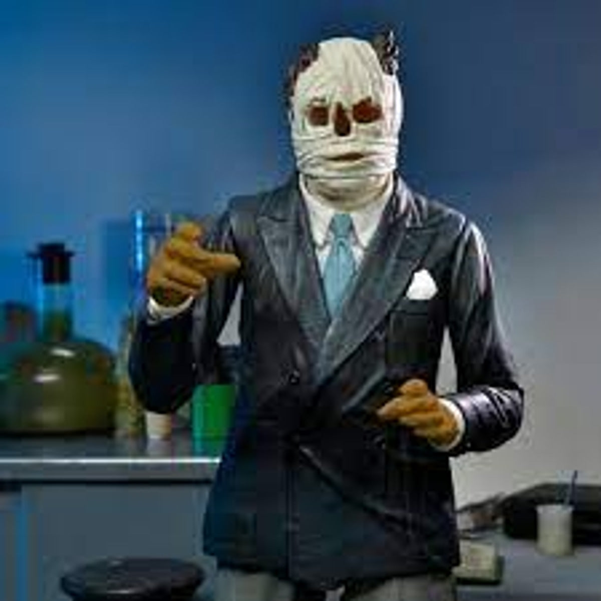 Universal Monsters Ultimate Invisible Man 7