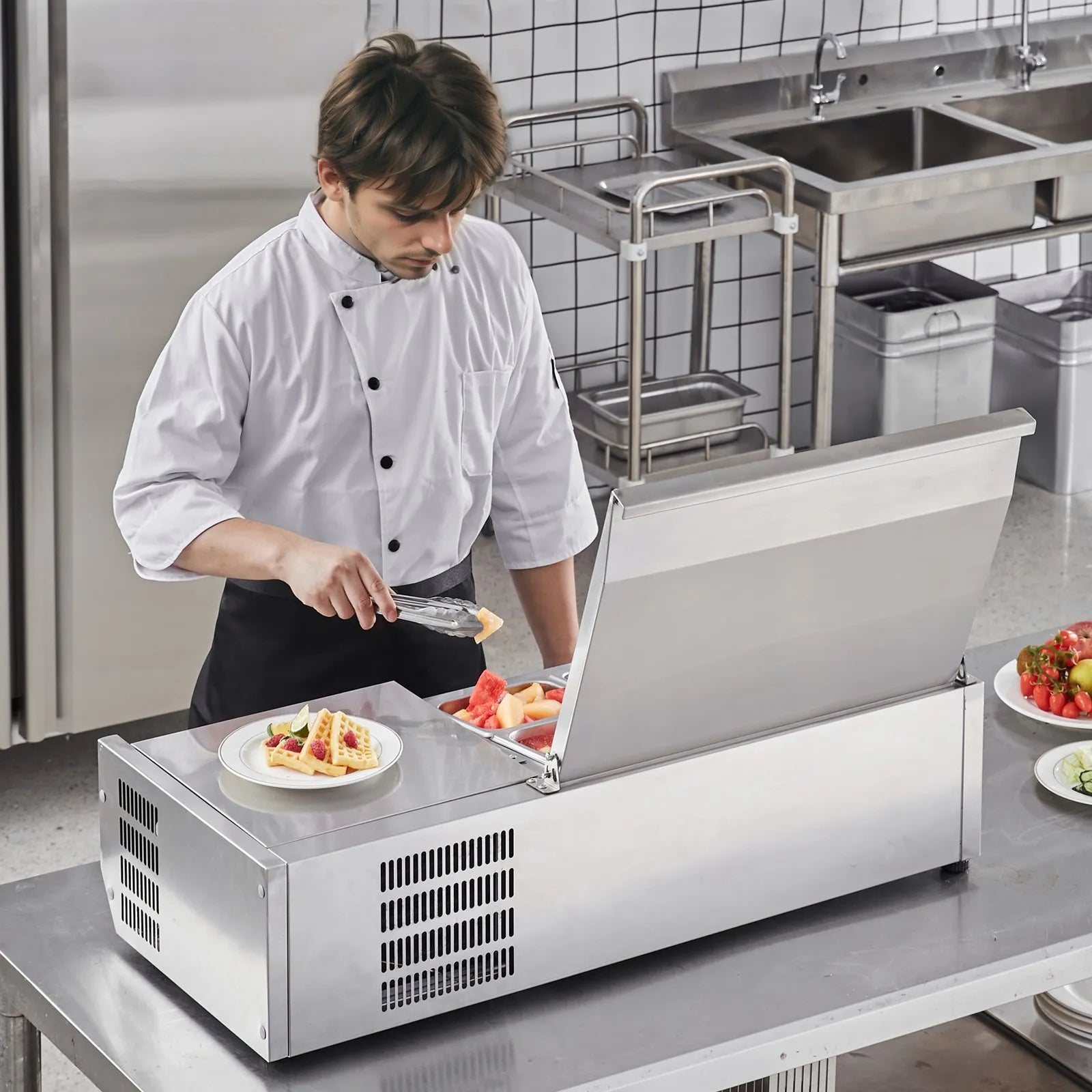 VEVOR Refrigerated Condiment Prep Station, 130 W Countertop Refrigerated Condiment Station, with 1 1/3 Pan & 4 1/6 Pans, 304 Stainless Body and PC Lid, Sandwich Prep Table with Stainless Guard, ETL