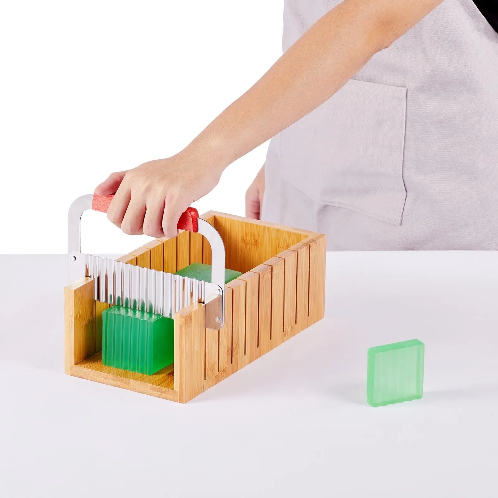 VEVOR Soap Making Kit, Bamboo Cutting Box and Inner Box with Silicone Mold, Stainless Steel Straight Cutter and Wavy Cutter, 100 Bags and 105 Stickers, Soap Making Supplies DIY Kits for Adults