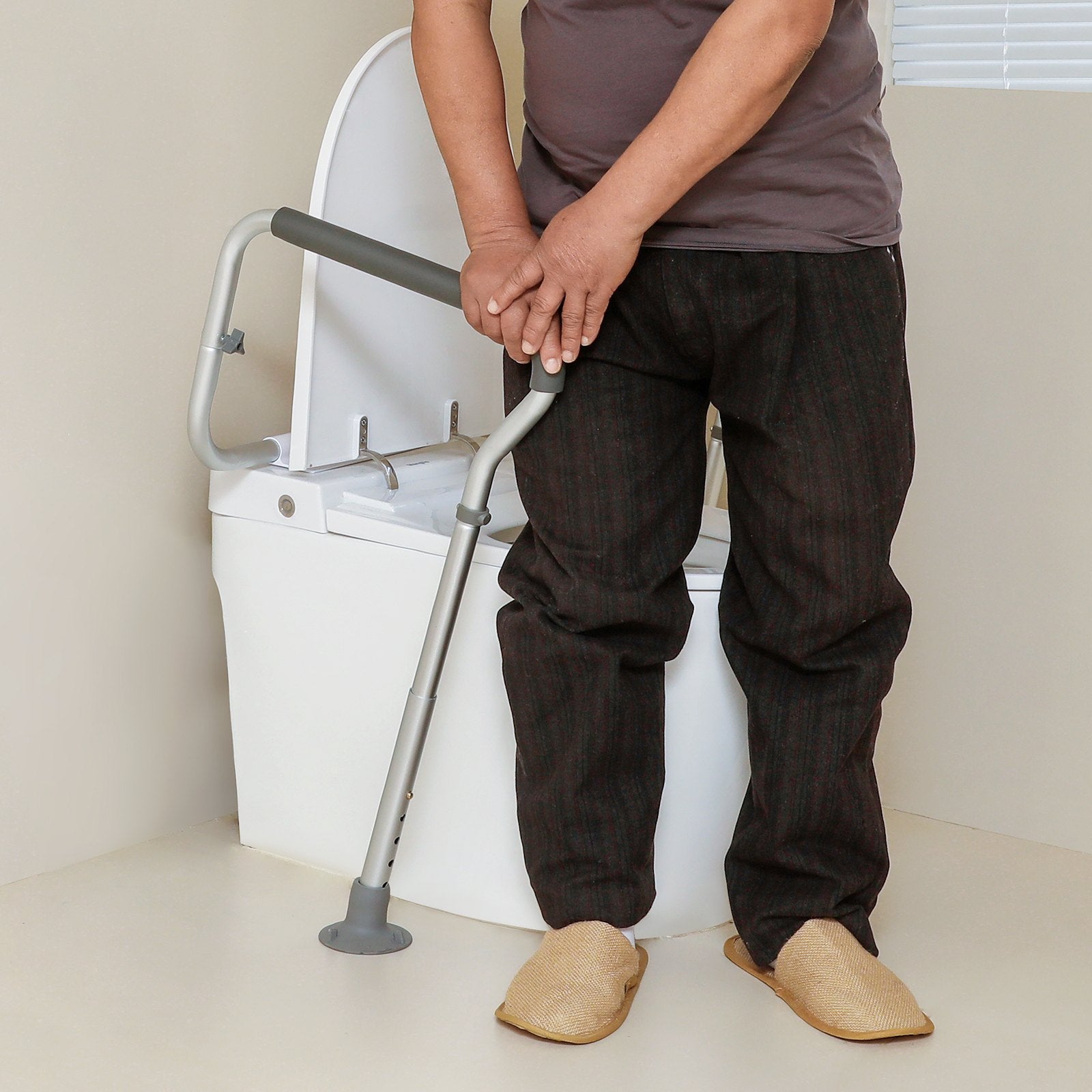 VEVOR Toilet Safety Rail, Bathroom Toilet Seat Frame, Adjustable Width & Height Fit Most Toilets, Supports 300lbs, Toilet Handles Grab Bars with Padded Armrests for Handicap, Disabled, Seniors