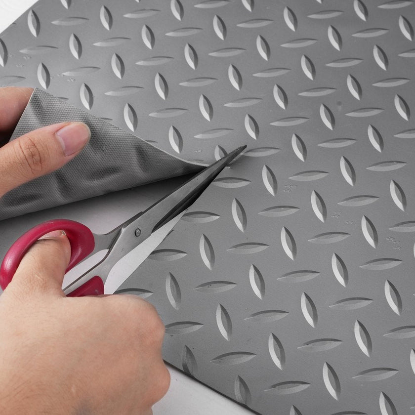 VEVOR Garage Floor Mat 3.9x6.56ft Vinyl Garage Flooring Roll Anti-Slide Diamond Texture Silver Garage Mats for Under Car 25.6sqft Covering Space DIY PVC Garage Floor Mat for Gyms Boats Car Trailer