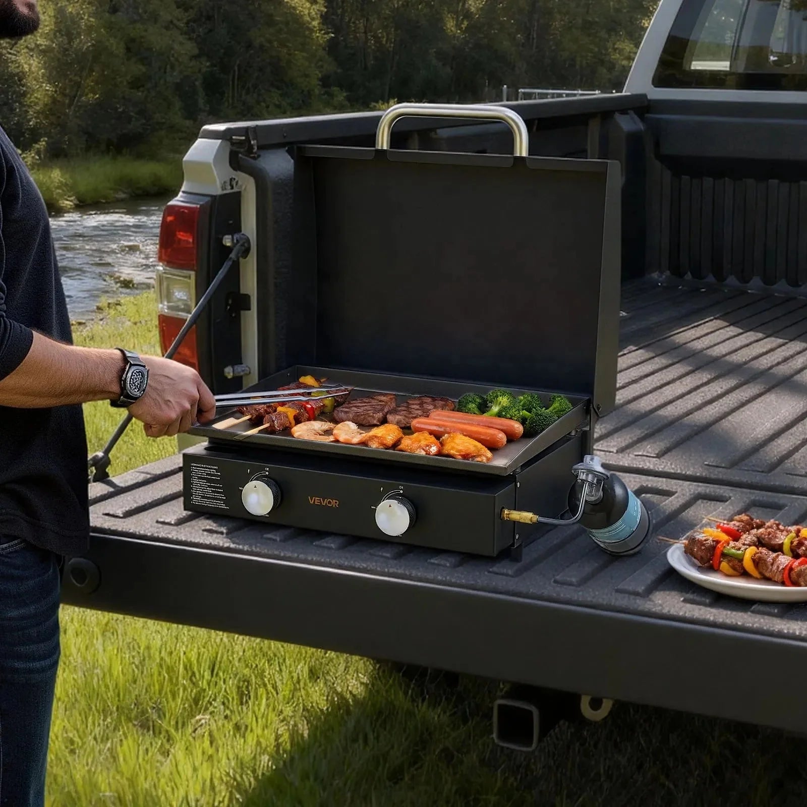 VEVOR Gas Griddle, 2 Burner Tabletop Griddle, 22 inch Portable Griddles Propane with Lid, Oil Drain Hole & Oil Collection Tray, 2 x 11000BTU Camping Flat Top Grill for Outdoor Cooking, Tailgating