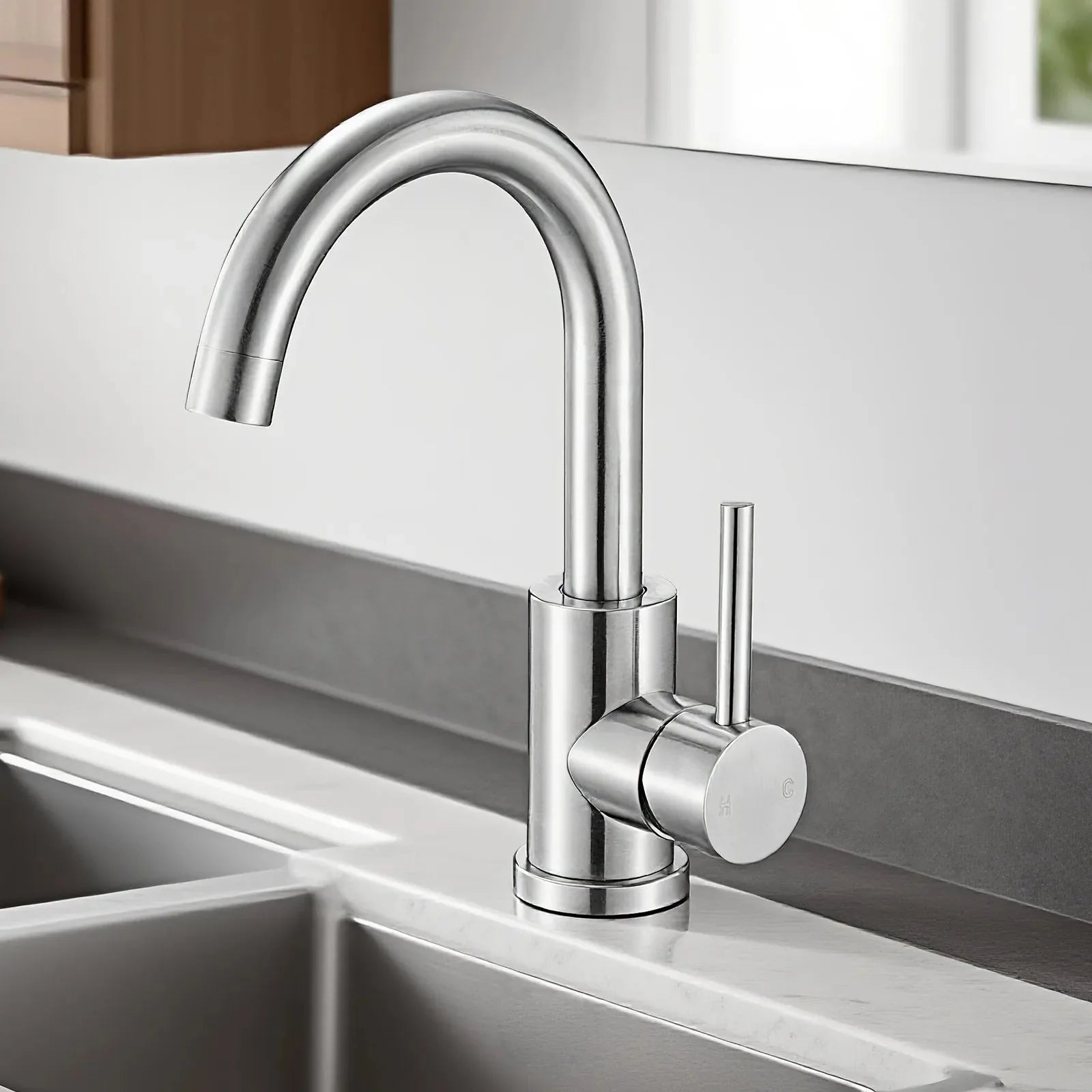 VEVOR Single Handle Sink Faucet, Kitchen Faucet Brushed Nickel Single Handle, Kitchen Water Faucets with Anti-Splash Aerator, Suitable for Bathroom, RV, Bar Sink, Public Restroom, High Arc Spout