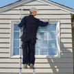 VEVOR Telescoping Extension Ladder 8.5FT One-button Retraction 375 LBS Capacity