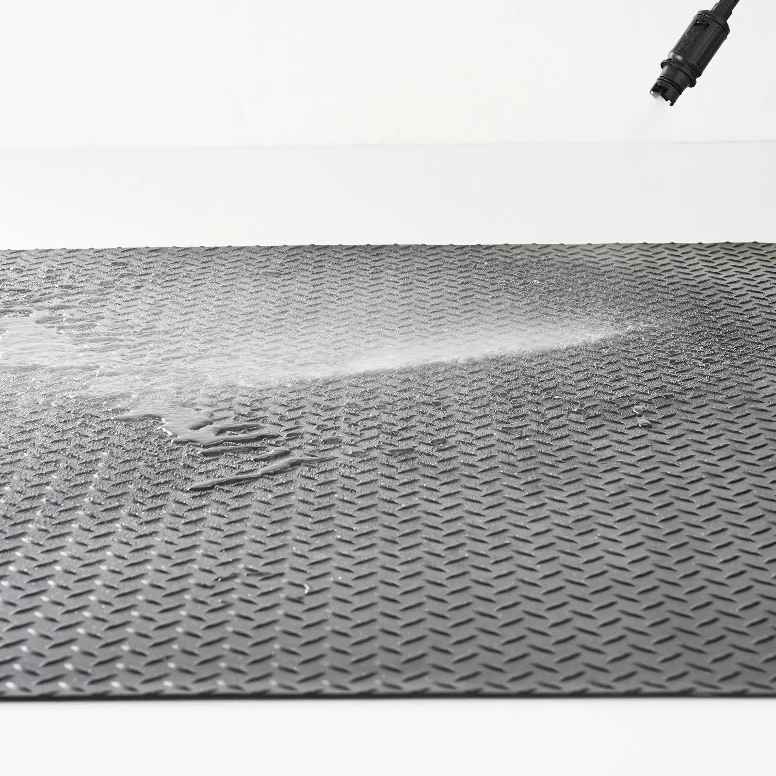 VEVOR Diamond-Plate Rubber Flooring Roll, 3 mm x 4 ft x 10 ft Garage Floor Mat, SBR Rubber Garage Flooring Roll, Easy to Clean, Diamond Plate Rubber Mat for Under Cars, Garage Industry Gym, Black
