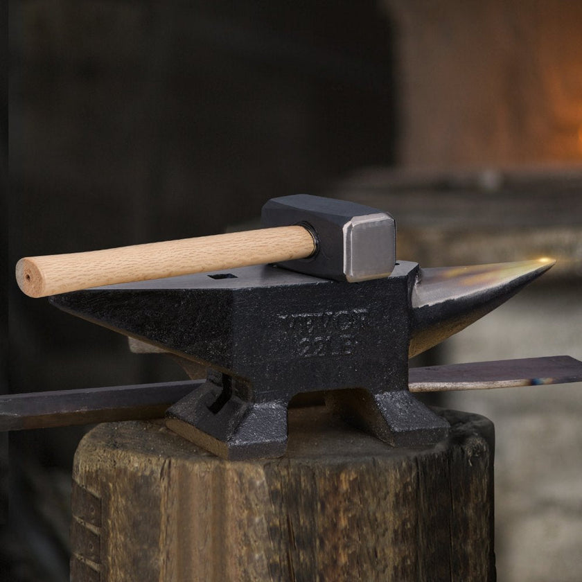 VEVOR Single Horn Anvil, 22Lbs Cast Steel Anvil, High Hardness Rugged Round Horn Anvil Blacksmith, Large Countertop and Stable Base, with Round and Square Hole, Metalsmith Tool for Bending and Shaping