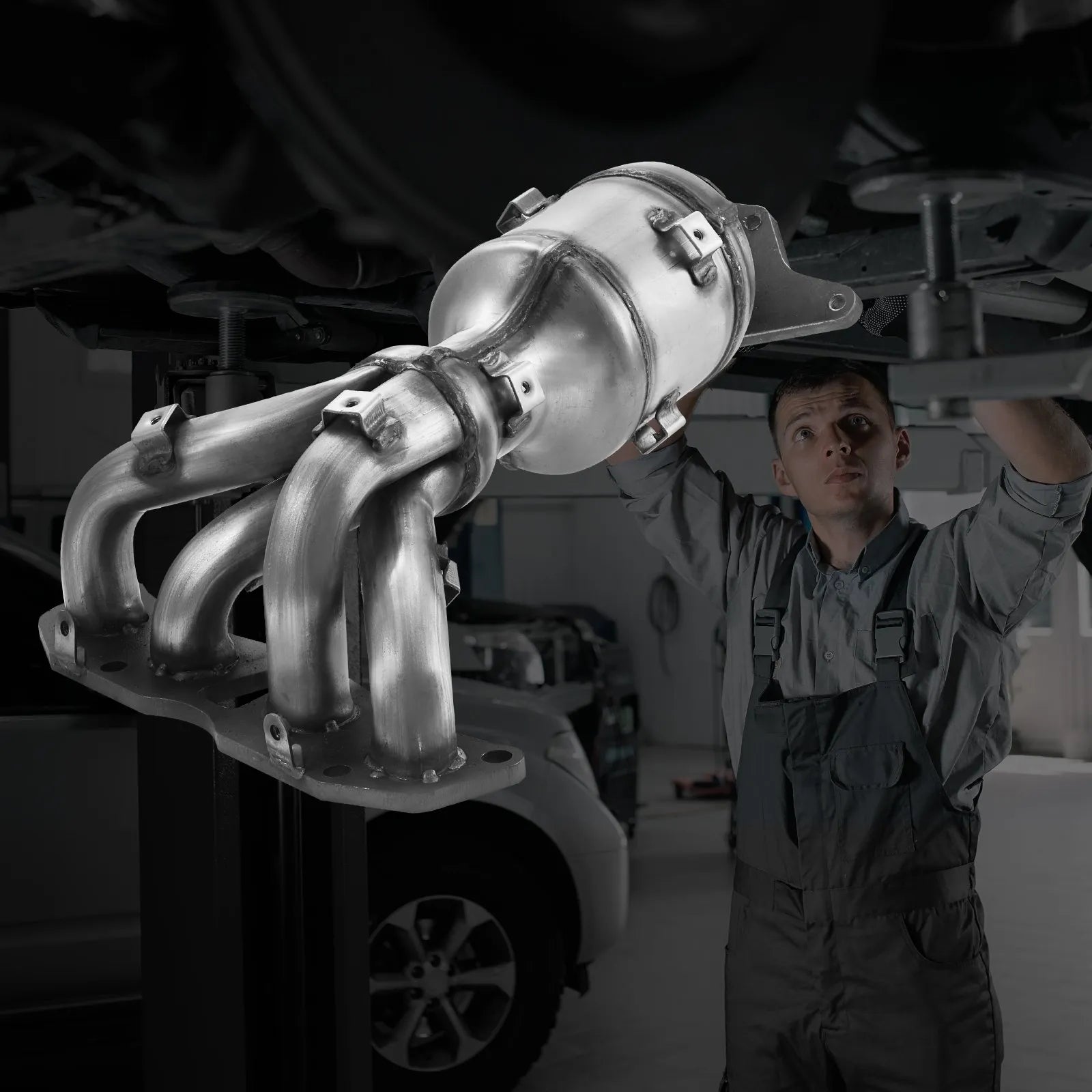 VEVOR Catalytic Converter Compatible with Nissan Altima 2007-2013 2.5L Front