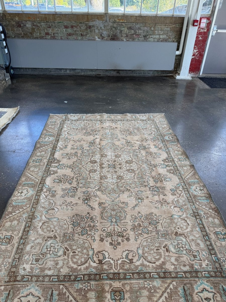 Vintage Tabriz Rug | 6' 1